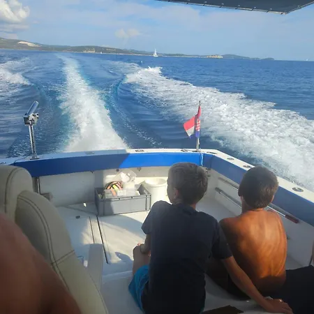 Botel Fishing Chatrer -big Game-izleti Brodom *