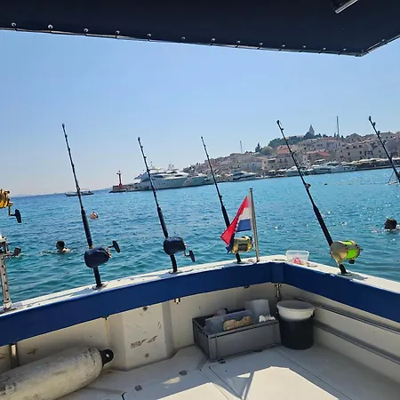 Botel Fishing Chatrer -big Game-izleti Brodom