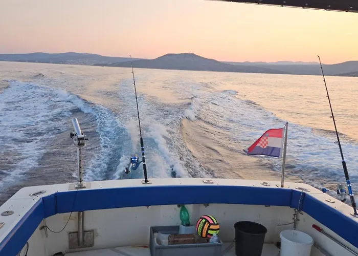 Botel Fishing Chatrer -big Game-izleti Brodom *