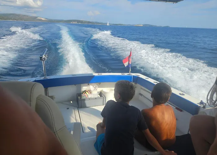 Botel Fishing Chatrer -big Game-izleti Brodom *